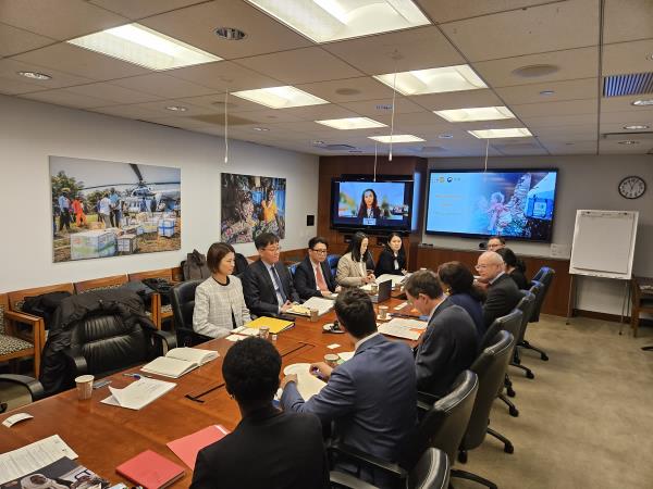 Won Do-yeon (2nd from L), the director general for development cooperation at South Korea's foreign ministry, holds a policy meeting with Diene Keita, deputy executive director for programmes at the United Nations Population Fund, and other officials on Feb. 15, 2024, in New York, in this photo provided by the ministry. (PHOTO NOT FOR SALE) (Yonhap)