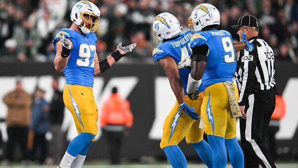 Los Angeles Chargers demolish New York Jets 27-6