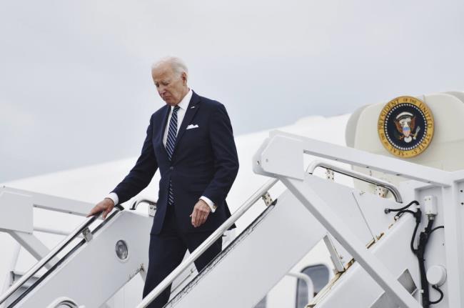 President Biden steps down from Air Force One after landing at the Wilkes-Barre/Scranton Internatio<em></em>nal Airport in Avoca Thursday, August 17, 2023. Biden was en route to Scranton to attend the viewing of the former Pennsylvania first lady Ellen Casey, who died last week./The Times-Tribune via AP)