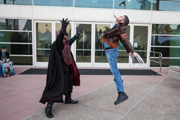 A cosplayer dresses as Jester Lavorre.