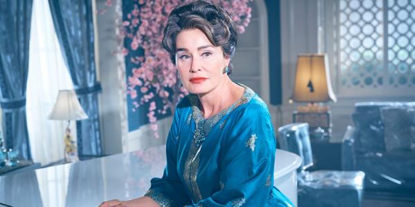 Jessica Lange as Joan Crawford in Feud looking offscreen