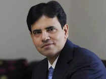 Buy IT midcaps on dips; may co<em></em>nsider HDFC Bank at around Rs 1,300: Sandip Sabharwal