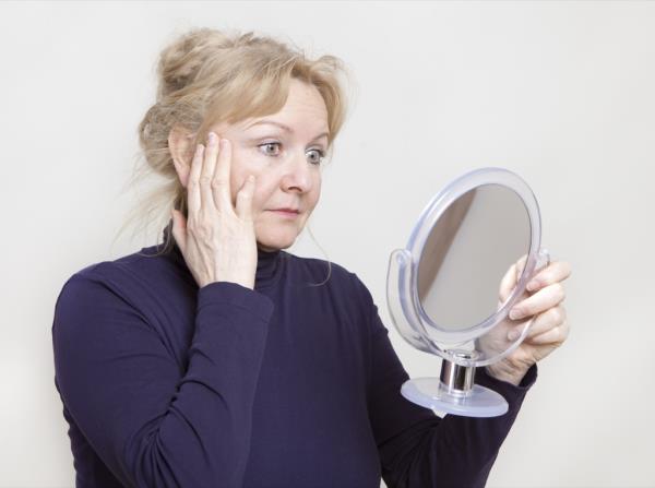 40 things o<em></em>nly women over 40, makeup for older women