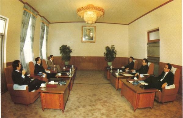 A working-level inter-Korean meeting takes place at Panmungak, a North Korea-co<em></em>ntrolled building, on Feb. 19, 1980, in this file photo provided by the unification ministry. (PHOTO NOT FOR SALE) (Yonhap)