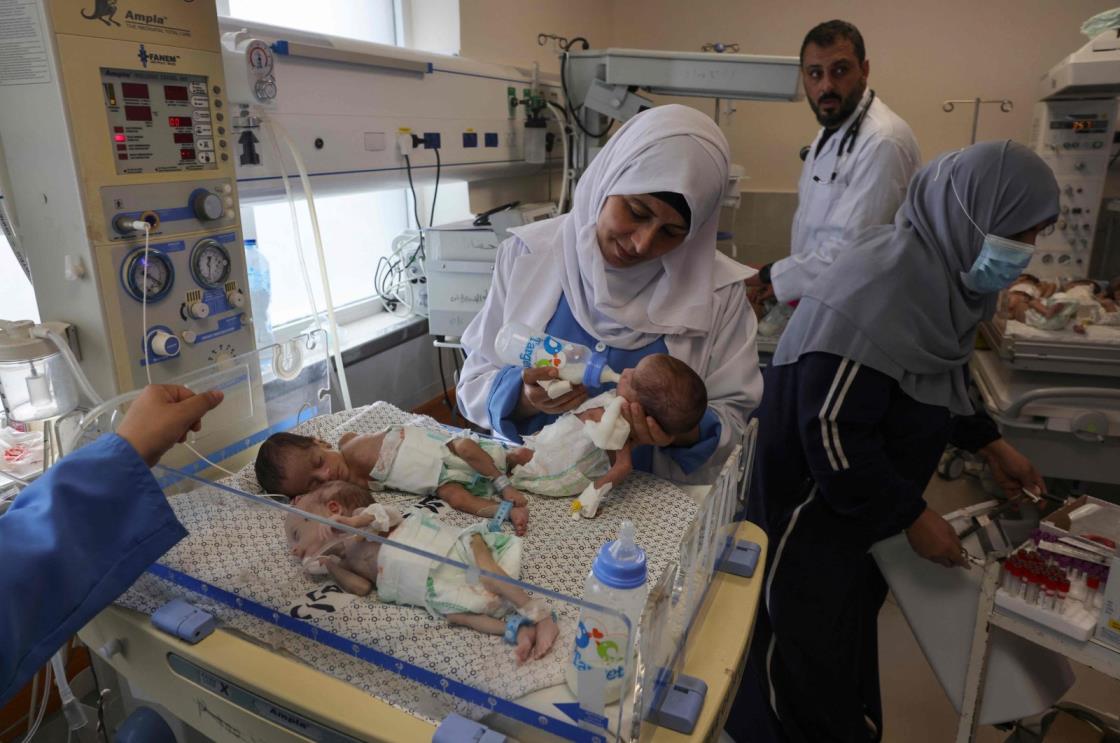 Palestinian medics care for premature babies evacuated from Al-Shifa Hospital to the Emirates Hospital in Rafah in the southern Gaza Strip, Palestine, Nov. 19, 2023. (AFP Photo)