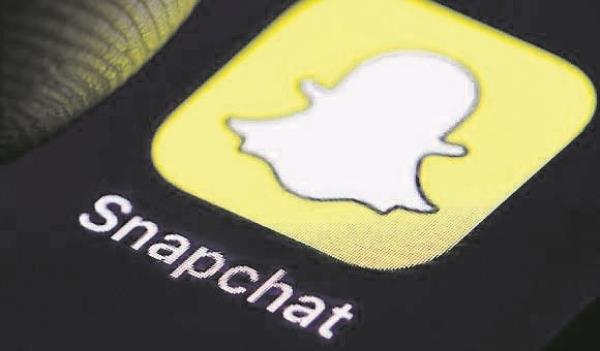  Snap forecast fourth-quarter revenue largely above estimates.