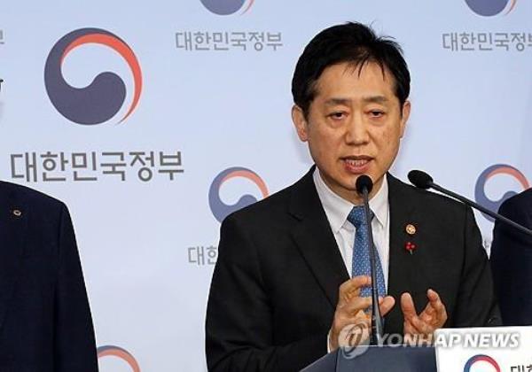 Financial Services Commission (FSC) Chairman Kim Joo-hyun speaks during a briefing on the government measures in co<em></em>nnection with Taeyoung Engineering & Co<em></em>nstruction Co.'s debt workout in Seoul on Dec. 28, 2023. (Yonhap)