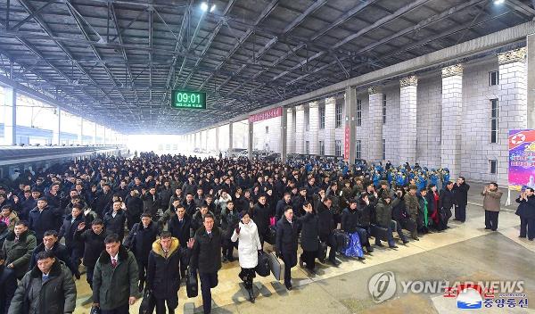 This photo, carried by North Korea's official Korean Central News Agency on Dec. 29, 2023, shows co<em></em>ntributors in the eco<em></em>nomic sector arriving at a station in Pyo<em></em>ngyang the previous day to attend New Year's celebrations. (For Use o<em></em>nly in the Republic of Korea. No Redistribution) (Yonhap)