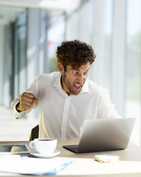 Bloke ready to punch a laptop